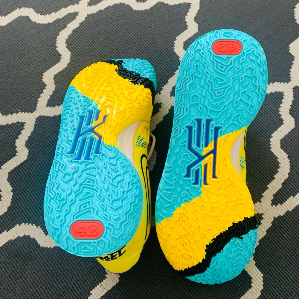 Kyrie Shoes - Picture 3 of 4
